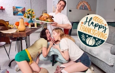 Mia Murkovski, Sia Florance - Pussy Stuffing For Thanksgiving