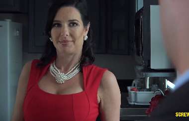 Veronica Avluv - Lilys Mom