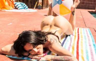 Kissa Sins, John Strong - Fuck-squirting Kissa Drinks A Creampie