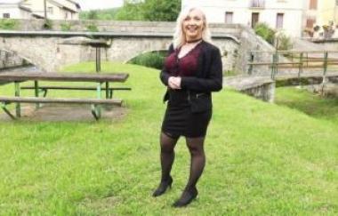 Louane - 30 Years Old, Beautician In Belesta !