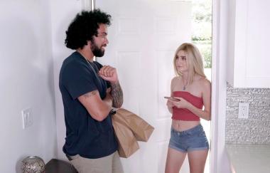 Alicia Williams - Alicia Williams Gets Tipped Extra For Her Sexual Favors - Bang! Trickery