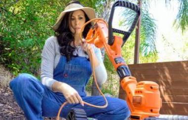 Reagan Foxx - Help With Her Yard