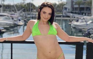 Sophia Burns - Sophia Has A Talented Throat