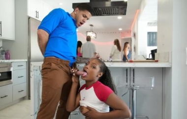 Rhae Woods, Mike Ox - Spread Em, Its An Open House!