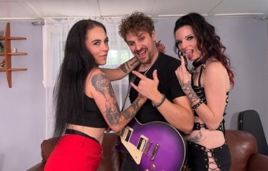 Velour Noir, Vanessa Therock - Sex And Squirt