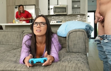 Ivy Ireland - Anal Play For Gamer Bae - Crazycollegegfs