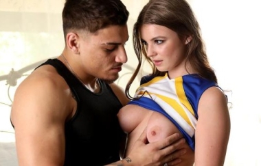 Sky Wonderland - Opens Up For A Quick Bad Boy Hookup